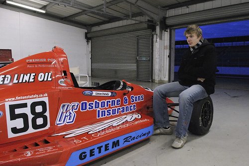 Chris Maliepaard in actie in Brits Formule Ford